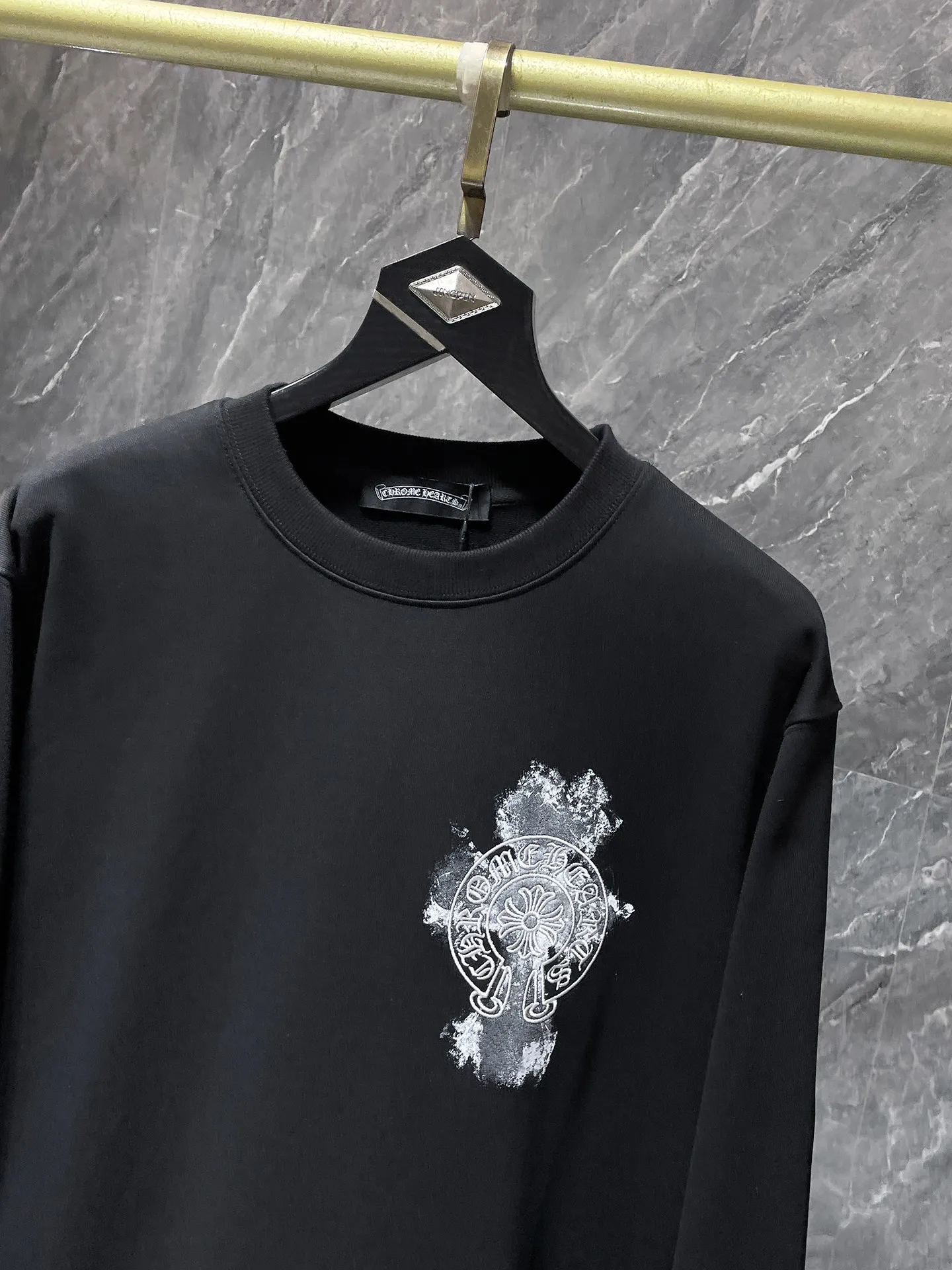 P216 Chrome Hearts Autumn and Winter 2025 Counter synchronization High-weight, environmentally friendly and high-quality top-quality fabrics Three-dimensional Sanskrit embroidered cross round neck sweatshirt Hand-painted dyeing and embroidery Counter synchronization 1:1 replica version Recommended color: black White Size: S, M, L, XL